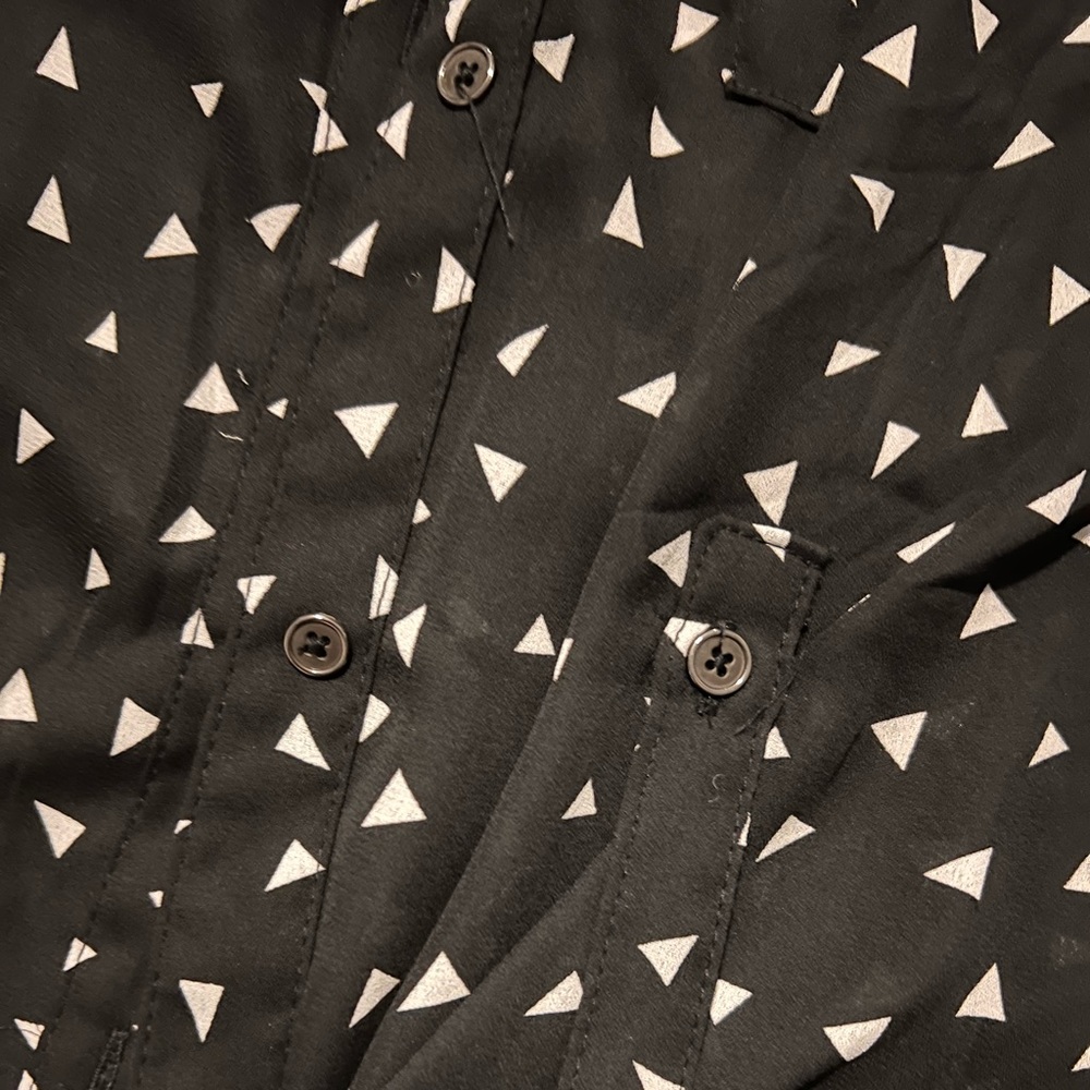 Blouses and dress shirts - Picture 10 of 11